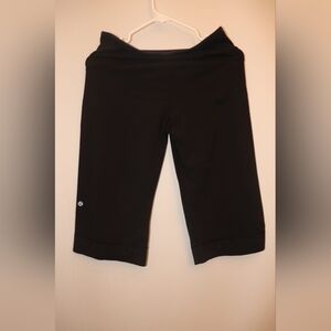 Lululemon Crop Pant. Black. Measurements in Pictures.